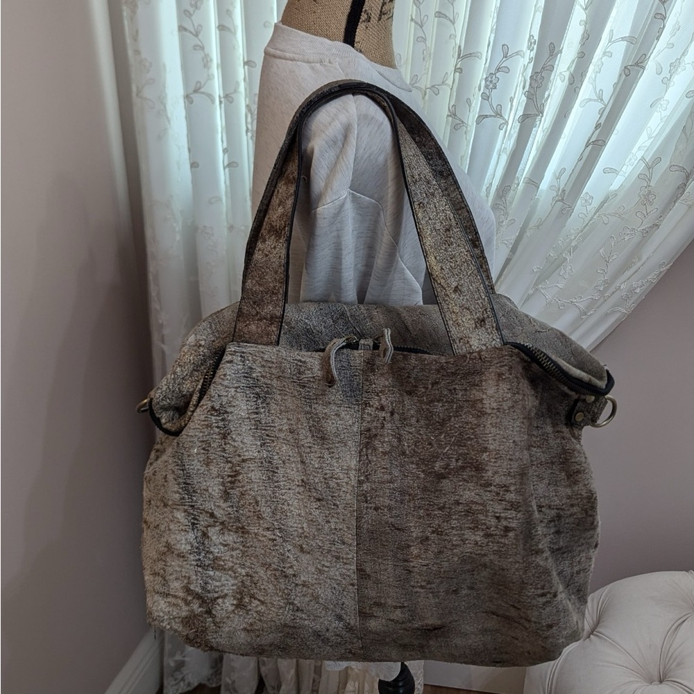 Textured Brown Leather Hand Bag - Picture 4 of 8